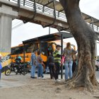Un expreso recoge a los estudiantes en el mismo punto todos los días, en la av. 25 de Julio