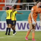 Jugadoras de Ecuador celebran la victoria ante Nueva Zelanda en la Copa Mundial Femenina sub-17 en el estadio Cibao en Santiago de los Caballeros (República Dominicana)