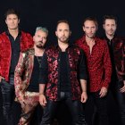 Mercurio lanzó su primer disco en 1995.