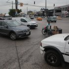 En la av. Juan Tanca Marengo, hasta los triciclos tienen que adaptarse al caos vehicular.
