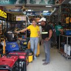 Distribuidoras de Guayaquil reportan que no hay generadores eléctricos disponibles para la venta.