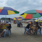 La playa es una opción para disfrutar el feriado durante los apagones.