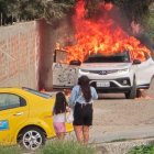 Un vehículo de similares características al usado por los verdugos fue quemado en el barrio La Paz.