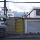 En la av. Amazonas, a la altura del Bicentenario, numerosos locales permanecen vacíos y con letreros de ‘Se alquila’. Propietarios señalan que las trabas son la falta de parqueo y seguridad.