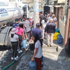 El alcalde Pabel Muñoz solicitó que en Quito se reduzca el consumo de agua, sin embargo, en algunos barrios el agua es limitada y se recibe en tanqueros.