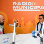 Santiago Aguilar (derecha, con camisa) acompañará a Viviana Veloz, como secretario de Comunicación. Hace menos de un mes trabajó con Pabel Muñoz.