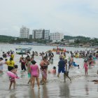 Feriado. Los ciudadanos aprovechan los días libres para ir a la playa.