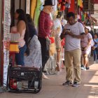 Comercios buscan sortear los apagones con generados de electricidad