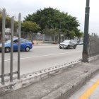 AV. DE LAS AMERICAS FRENTE AL CUATEL MODELO, LA MAYORIA DEL CERCO SE ENCUENTRA DESTRUIDA FOTOGRAFO -ALEX LIMA PERIODISTA - MIGUEL PARRAGA AG-PPERIODISTA AG GRANASA