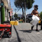 En Ecuador se ha vuelto muy común ver en las calles principales de las ciudades generadores en las veredas o entradas de los negocios, para poder atender al ciudadano.