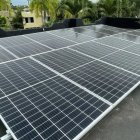 Algunas viviendas de sectores residenciales usan paneles solares.