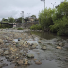El río Tomebamba continúa en estiaje pese a la lluvia.