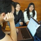 Estudiantes universitarios modifican sus horarios y su forma de estudio para sobrellevar los cortes de luz.