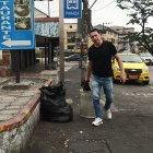 Sitios. Los lugares destinados para que la ciudadanía tome o se baje de los buses de transporte público no son respetados. En dichas paradas también se deposita la basura.