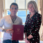 Nodal recibió una condecoración en la Universidad Harvard por su trayectoria musical.