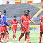 Jugadores de El Nacional terminaron con un evidente descontento tras la derrota contra Orense