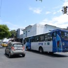 El problema lleva más de cinco años, dice. 2. Consecuencia. Por la demolición del edificio Fantasía, muchas unidades tuvieron que tomar otros recorridos, pero volvieron a su ruta regular.