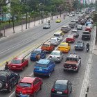 Así permanecen las calles del centro Guayaquil durante cada apagón: con atascos que parecen no tener fin.
