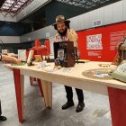 Presentación. “Manos del Diablo” presenta un gabinete de curiosidades con obras literarias en varios formatos.