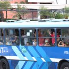 El ciudadano solicita que las unidades no vayan repletas como, de forma habitual, sucede, como se observa en la imagen.