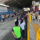 Los ciudadanos han acudidado a la terminal Río Daule a retirar su documento.