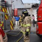 Hallazgo. Cuando sofocaron el incendio, hallaron al menor menor.