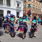 Paso. El baile durante la jocha en la Plaza Grande en centro de Quito.