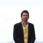 Para este show ha preparado un formato trío. Viene de presentarse en Cuenca, el 24 de octubre último.