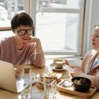 Referencial. Los jóvenes forman parte de una feria virtual laboral