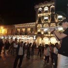 Cuenca. Con o sin días de descanso, en el centro hay actividad de forma permanente. Hay música en vivo, visitas a los parques, las plazas permanecen abiertas e incluso las tiendas de ropa están abiertas.