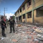 Personal policial acudió a la zona afectada por los explosivos.