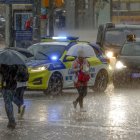Los ciudadanos corren despavoridos, en busca de refugio.