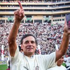 Fabián Bustos, Bicampeón con Universitario.