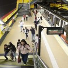 La ciudadanía está cada vez más familiarizada con el funcionamiento del servicio. En varios puntos de las estaciones hay material informativo para los usuarios.