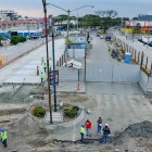 La nueva intersección divergente tipo diamante se construye en la avenida Isidro Ayora, junto al nuevo puente de la avenida de las Américas. Se prevé que esté lista en mayo del 2025.