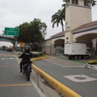 Policías rondan la urbanización luego del hecho delictivo.