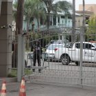 Policía. Durante el día, personal de la Policía entró y salió de la ciudadela. Dentro de ella, se observó además a personal monitoreando y recabando información en el sitio.