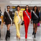 Cinco de las 130 candidatas a Miss Universo a su llegada al aeropuerto de Ciudad de México.