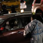 Equipo de Criminalística llegó hasta el lugar donde se registró el asesinato.