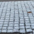 Los agentes policiales hallaron la droga camuflada en el cajón del camión, cuando circulaba por Machachi.