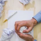 Escribir sentimientos de ira y luego tirar el papel puede reducir el enojo