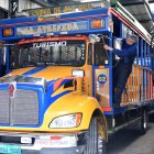 En La Chiva de mi Pueblo ponen a punto los vehículos para la temporada. Realizan de cuatro a seis recorridos diarios durante las fiestas.