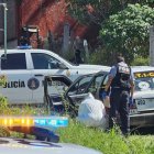 La madrugada de este jueves fue trasladada la camioneta donde encontraron los cuerpos de once personas en el municipio de Chilpancingo en el estado de Guerrero (México).