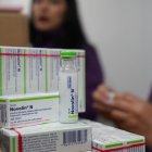 En 2023, el Ministerio de Salud Pública adquirió 795.661 dosis a $ 2,93 cada una. El IESS prevé pagar $ 20,79 por dosis.