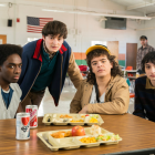 "Desde Hawkins con amor: detrás de cámaras de Stranger Things - Temporada 5", publicó Netflix acompañando la entrada con fotos del elenco.