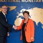 El ministro de Economía y Finanzas, Juan Carlos Vega, en una reunión pasada con la directora del FMI, Kristalina Georgieva.