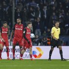 Desilusión en los rostros de Leverkusen tras ser empatados al final del partido por Bochum
