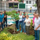 Miembros del tradicional barrio participaron en reciente siembra.