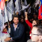 Jan Topic se presentó este domingo en las afueras del TCE para escuchar la resolución sobre su candidatura.