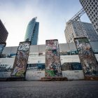 Partes del muro original en la plaza Potsdamer en Berlín, Alemania.